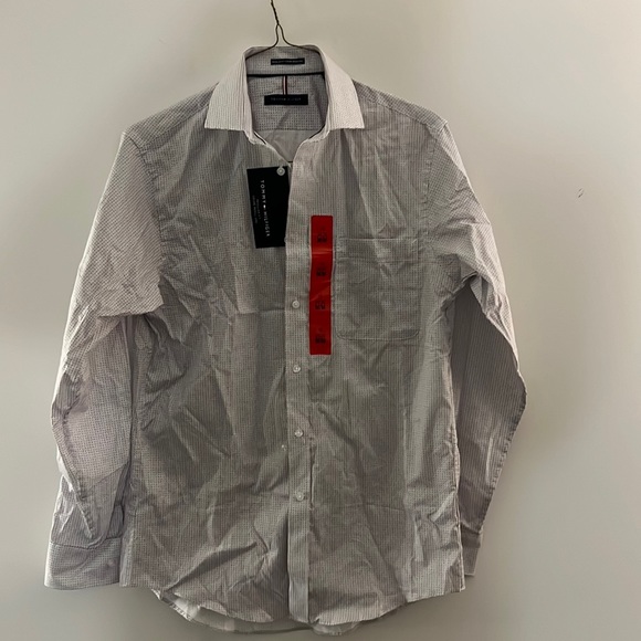⭐️ 3/$50 ⭐️ NWT Tommy Hilfiger Regular Fit Dress Shirt - Size Medium - Picture 1 of 7
